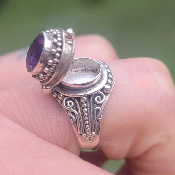 Bali Poison Locket Ring Amethist in Filigree Sterling Silver - Picture 12 of 13